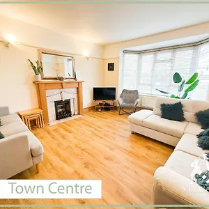  Apartment Town Centre Sleeps 9 United Kingdom